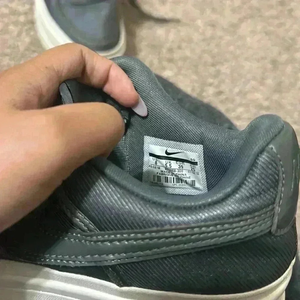 Nike - Picture 8 of 8